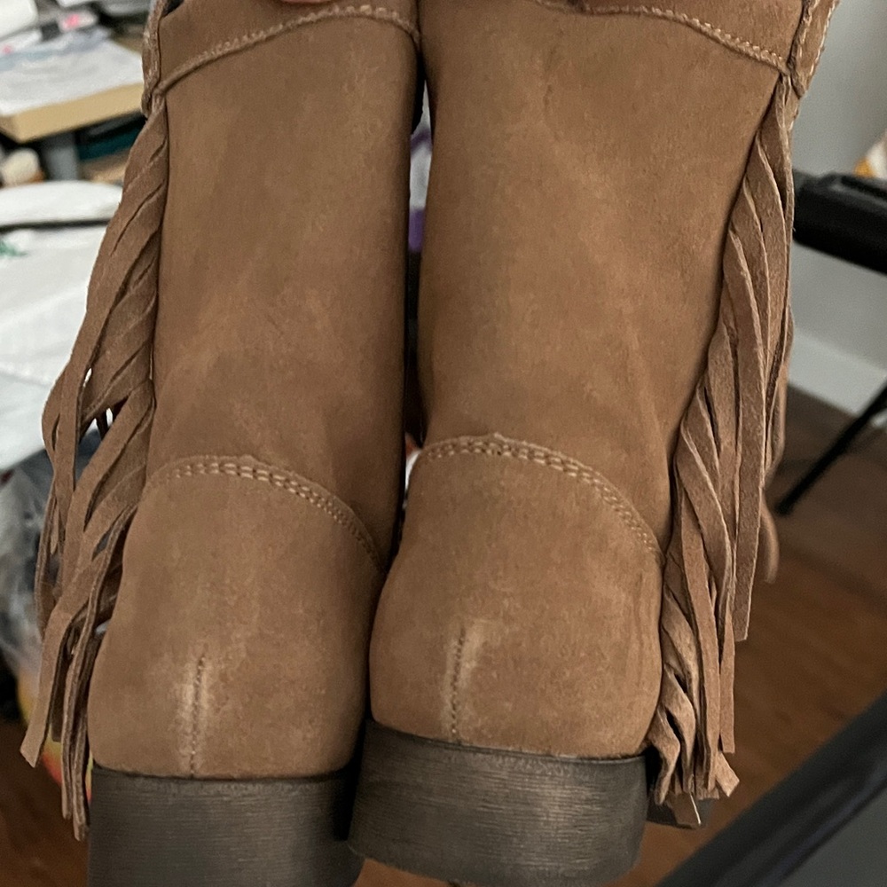 Like New Never Worn Suede Leather Fringe Ankle Boots Size 6 in Tannish Brown - Picture 6 of 6